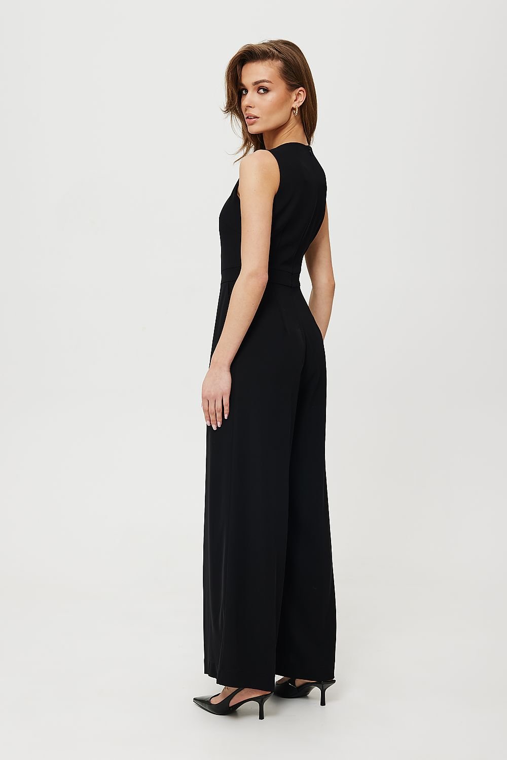 Elegant Jumpsuit With Wide Legs Makover