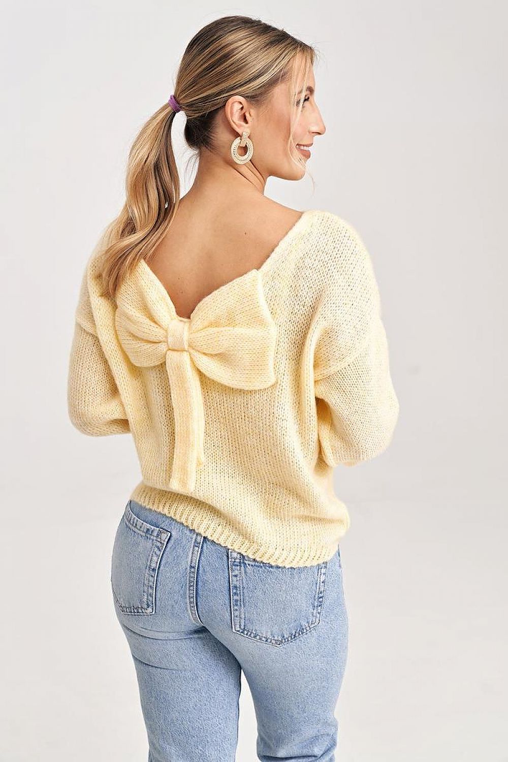 Elegant V-Cut Bow Back Sweater Figl