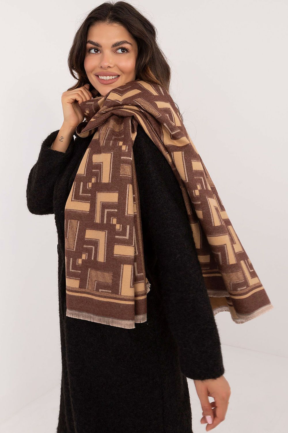 Stylish Geometric Pattern Scarf AT