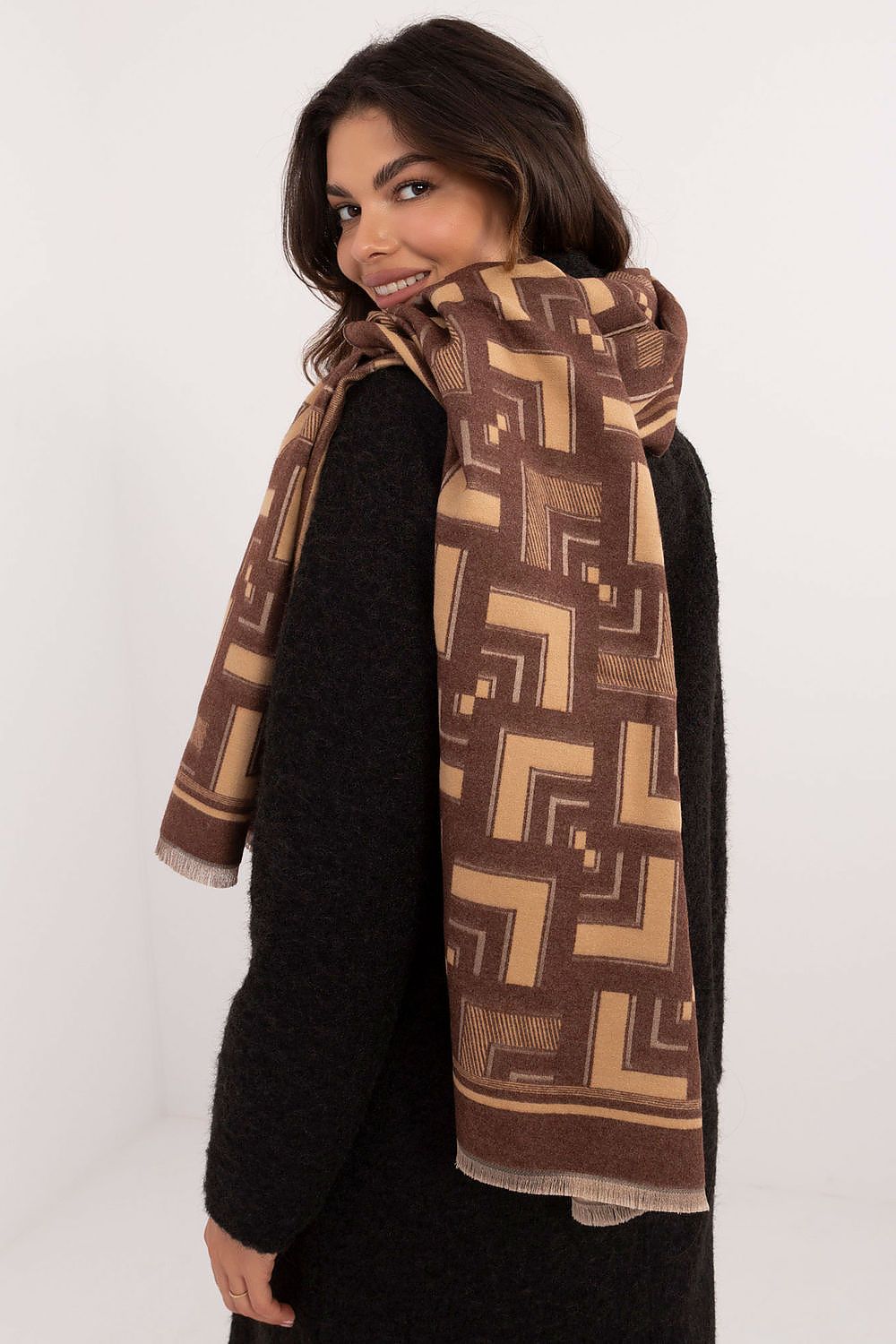 Stylish Geometric Pattern Scarf AT