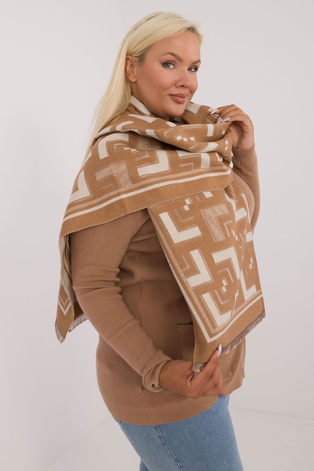 Stylish Geometric Pattern Scarf AT