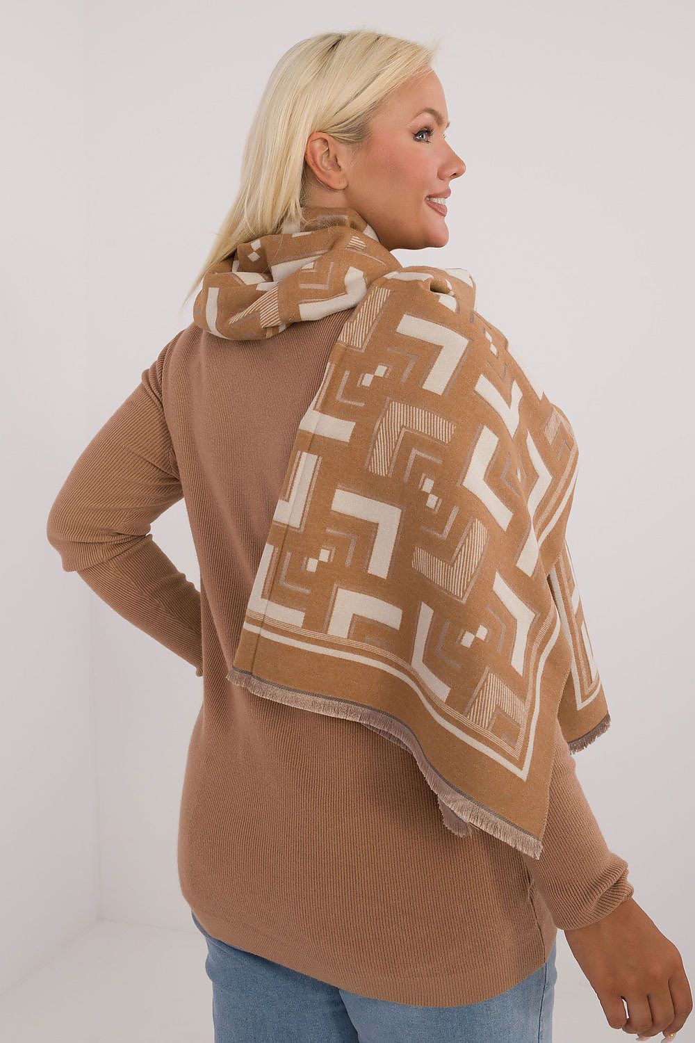 Stylish Geometric Pattern Scarf AT