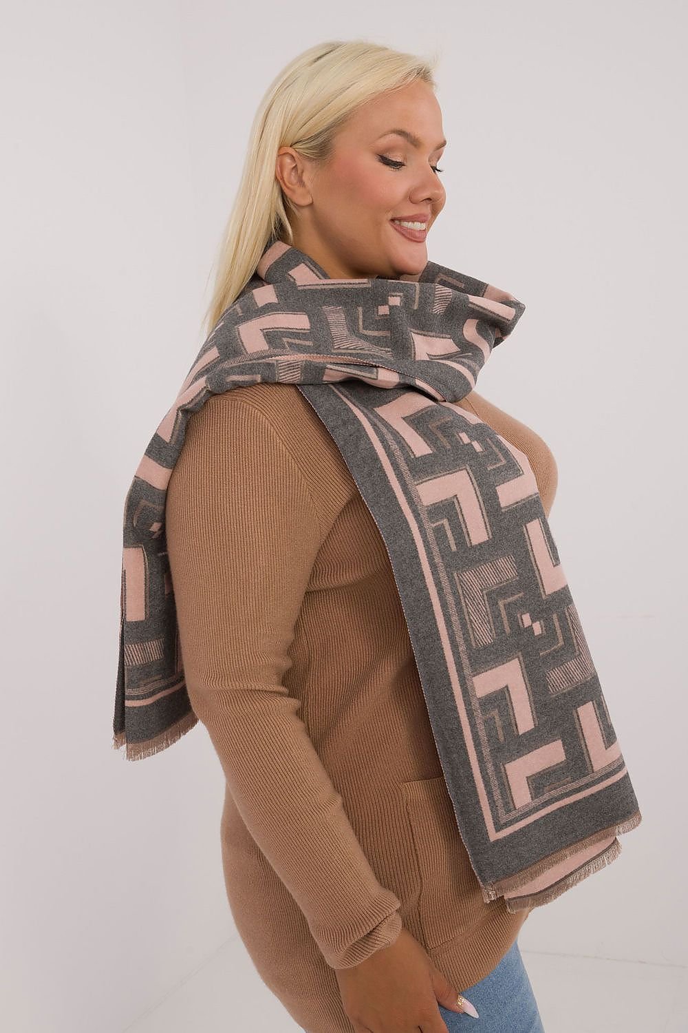 Stylish Geometric Pattern Scarf AT