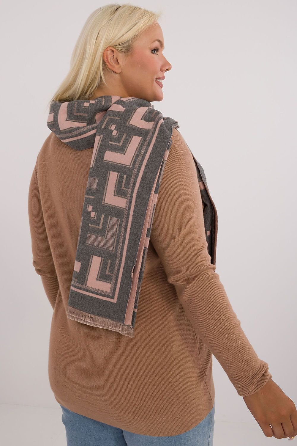 Stylish Geometric Pattern Scarf AT