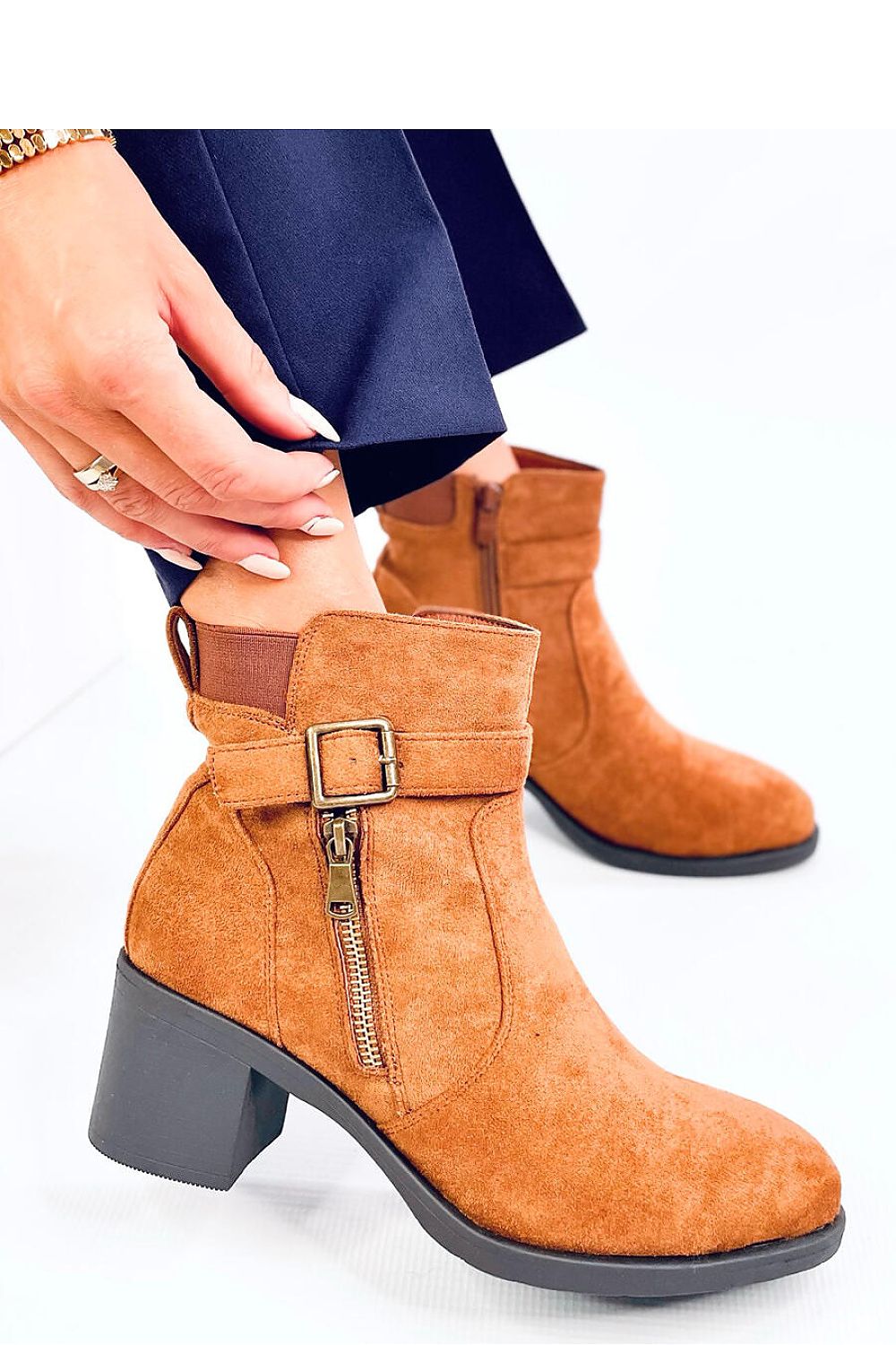 Comfortable Suede Heel Boots Inello