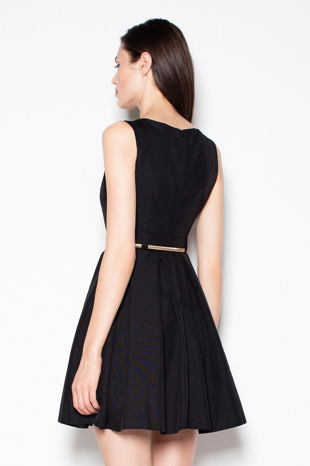 Elegant Pleated Sleeveless Cocktail Dress Venaton