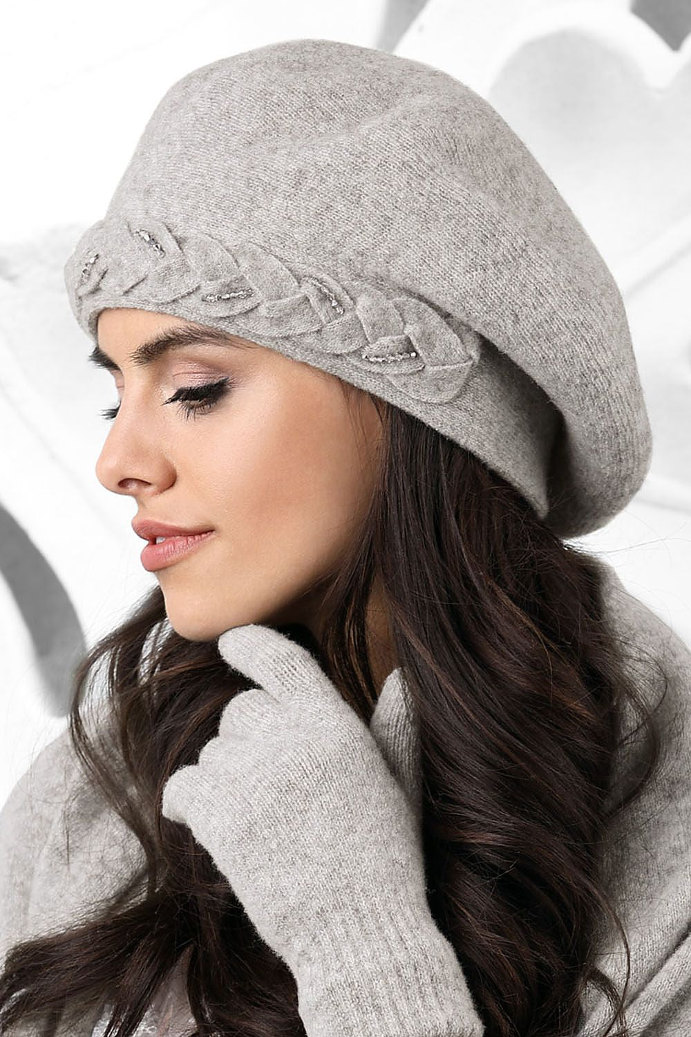 Elegant Woolen Beret Kamea