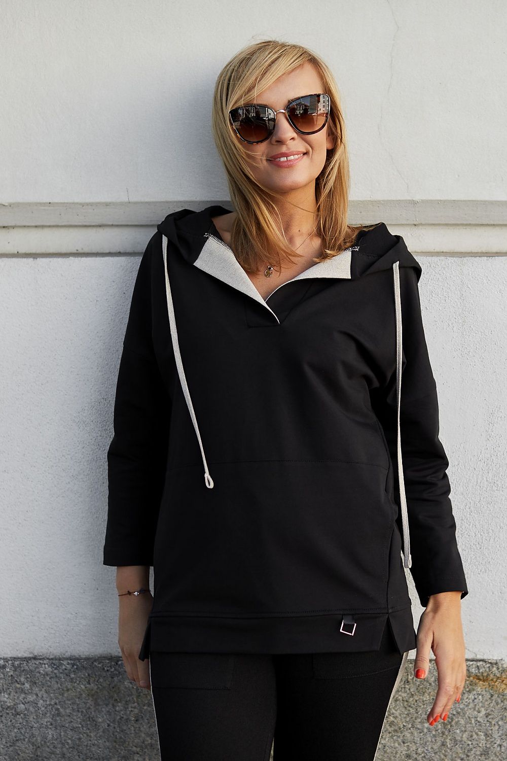 Sporty-Chic Hooded Sweatshirt La Aurora